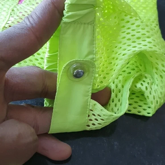 Beautiful Unisex Neon Windcheater Condition 9:10 - Picture 9 of 12